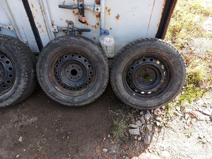 За 4шт. 5*114.3 R16 зима 215/65 R16