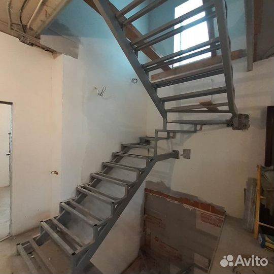 Лестница на металлокаркасе. От производителя