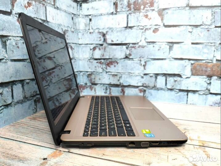 Игровой asus на i3-5005u/ GT 920m/ RAM 8/ SSD