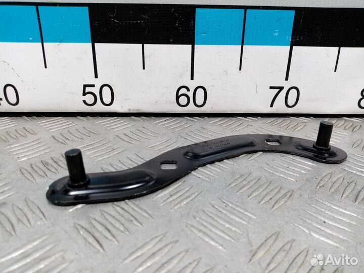 Б/У Захватный крюк складной крыши правый#001