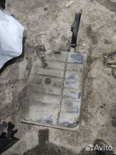 Бак топливный Mercedes-Benz E-Class W123