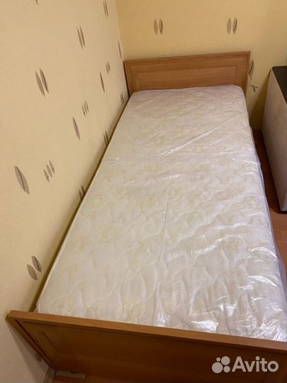 Кровать односпальная с матрасом бу