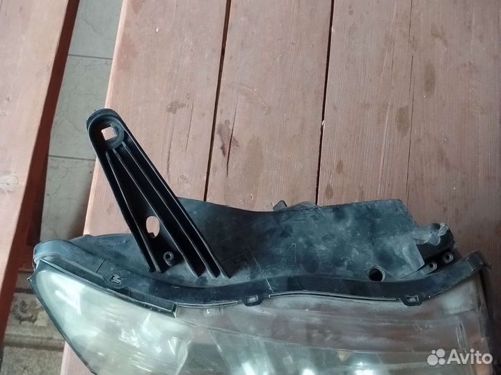 Фары Mitsubishi pajero 4