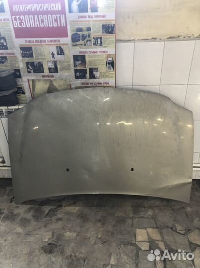 Капот на LADA largus