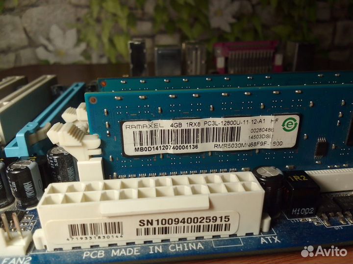 Материнская плата с процессором и памятью