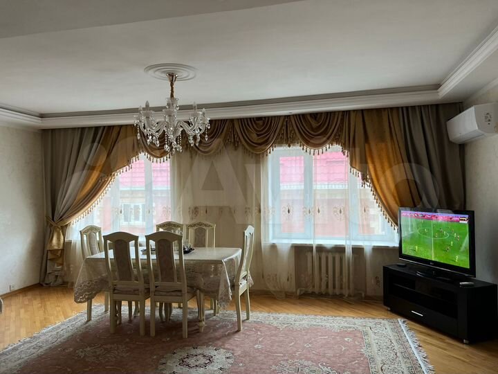 4-к. квартира, 110 м², 3/4 эт.