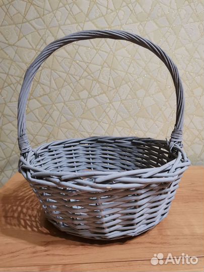 Корзинка из натуральной лозы. Окрашенная