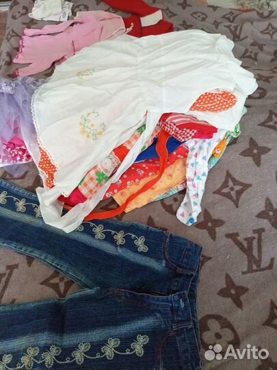 Отдам даром детские вещи на девочку