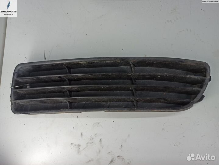 Решетка (заглушка) в бампер 8D0807845B на Audi A4 B5 (1994-2001)
