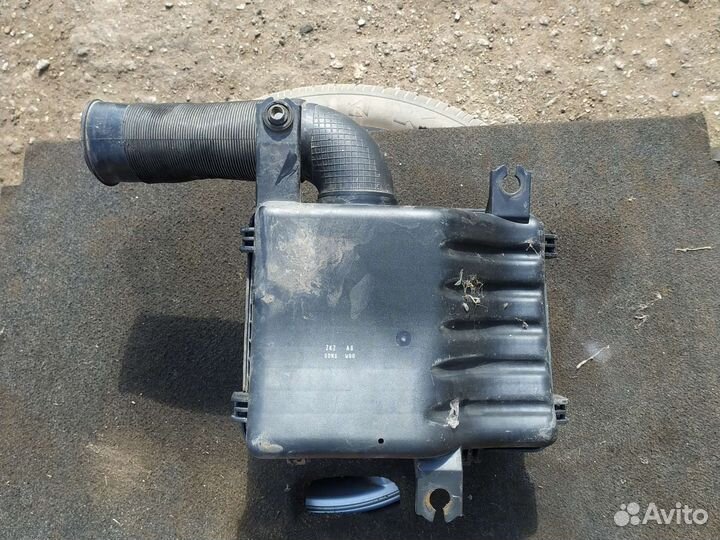 Корпус воздушного фильтра. KIA sorento 2005г. 2.5