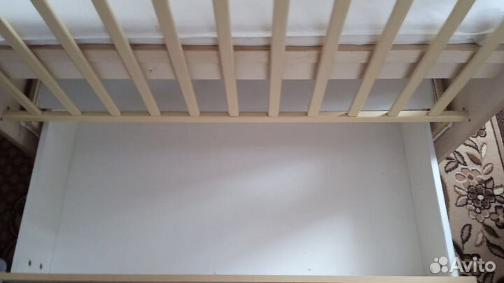 Детская кроватка и комод