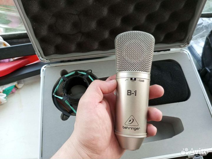 Студийный микрофон Behringer b1