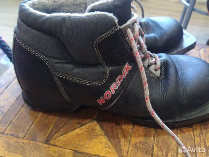 Лыжные ботинки