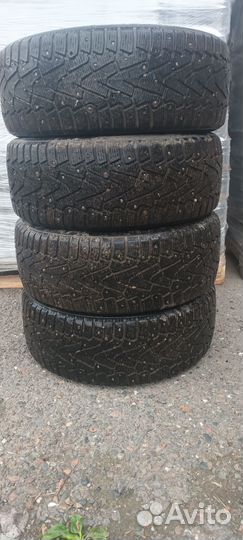 Pirelli Formula Ice 215/50 R17