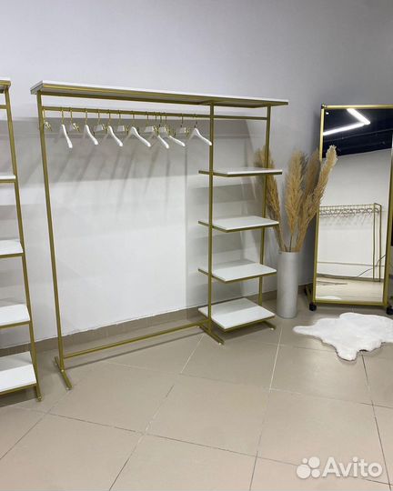 Стойки вешало для одежды с полками