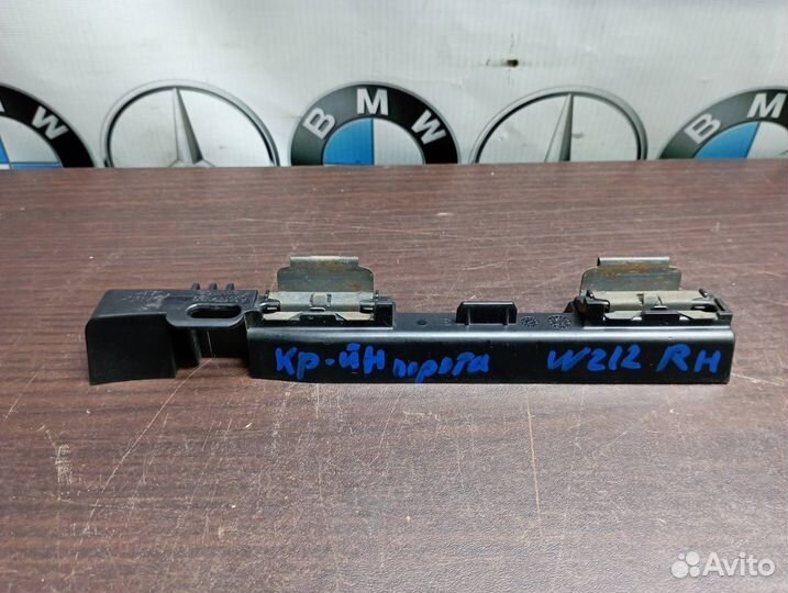 Задний правый кронштейн порога Mercedes W212 W218