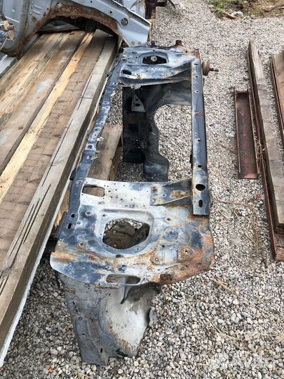 Nissan Patrol Y60 панель передняя телевизор