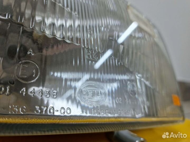 Передняя правая новая Hella фара VW Transporter T4