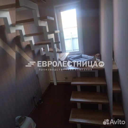 Лестница на металлическом каркасе