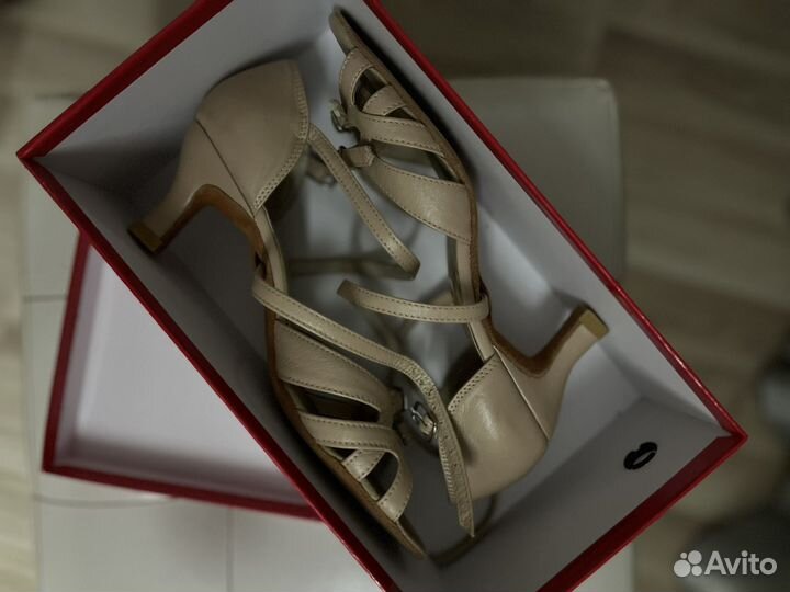 Обувь для бальных танцев