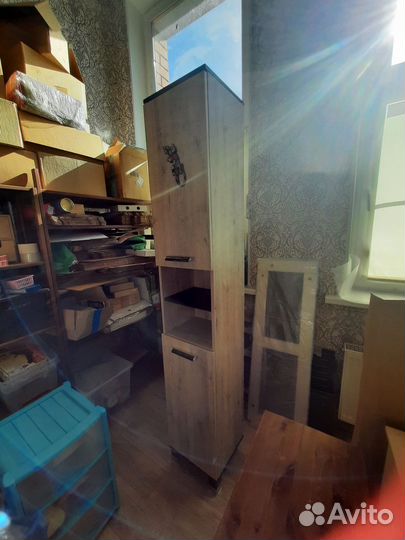 Шкаф пенал для ванной с корзиной