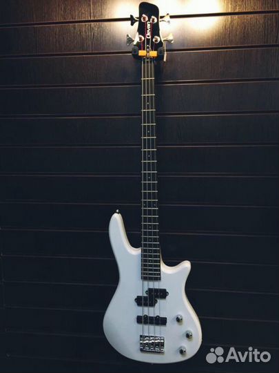 Бас-Гитара Clevan