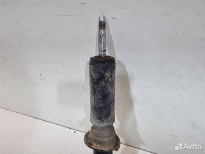 Амортизатор передний Toyota Land Cruiser 200