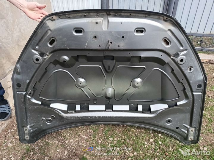 Капот на LADA vesta