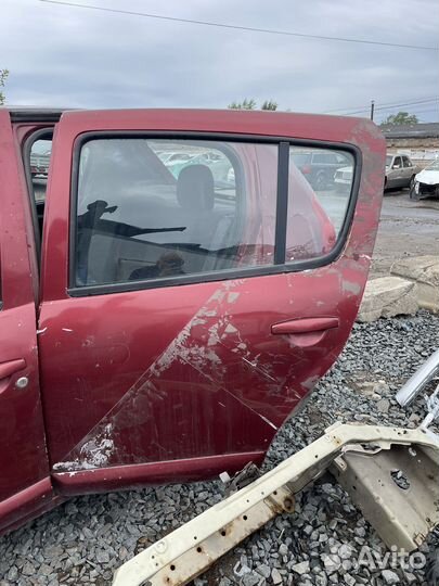 Renault Sandero 1 дверь задняя левая