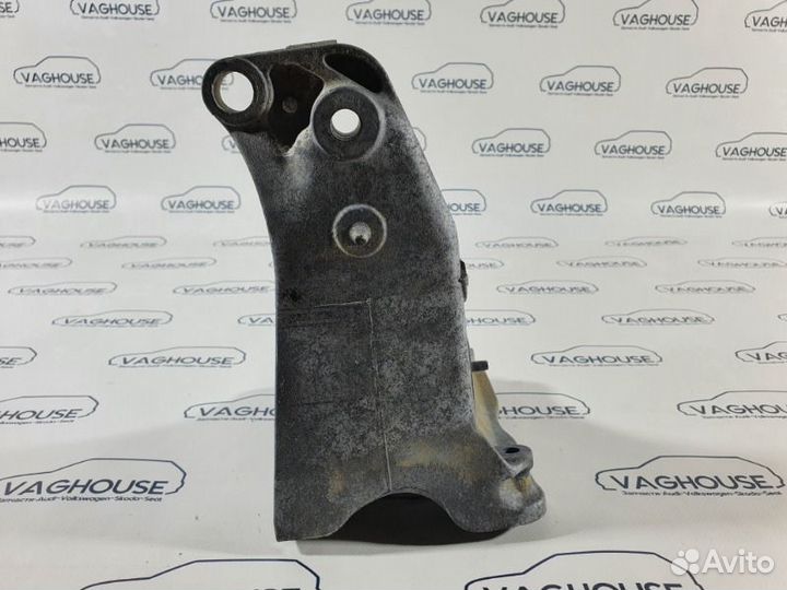 Кронштейн двигателя правый Volkswagen Golf MK3 1.8