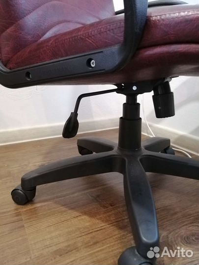 Компьютерное (офисное) кресло