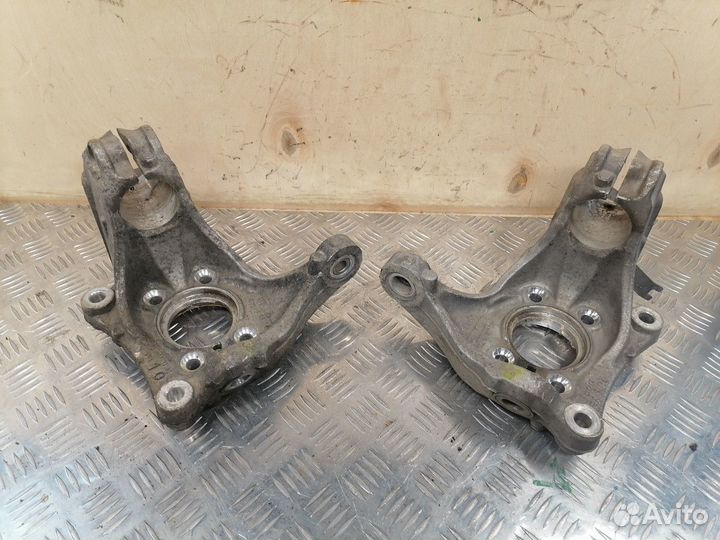 Кулак поворотный передний VW Passat B6 B7 CC