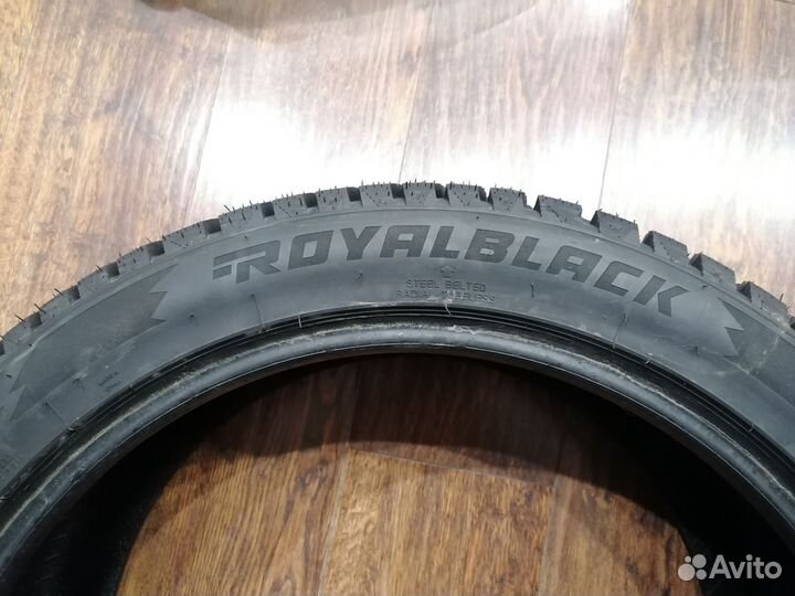 Royal Black Royal Stud II 245/45 R20