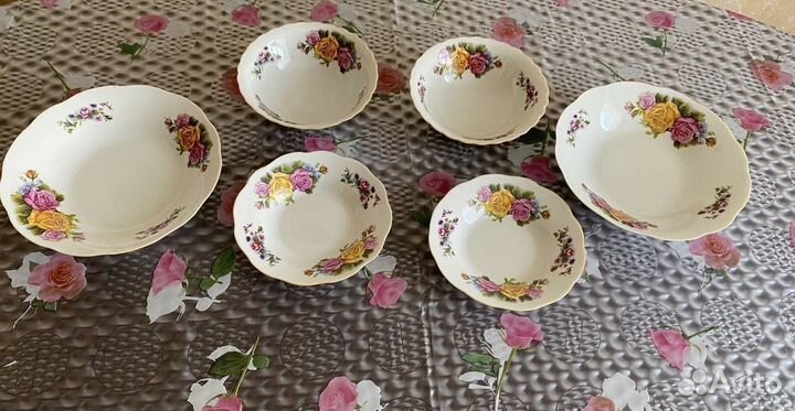 Набор тарелок и салатников