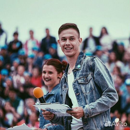 Ведущий