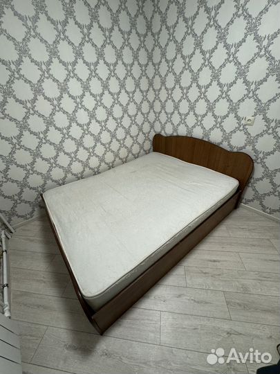 Кровать с матрасом 160х200 бу