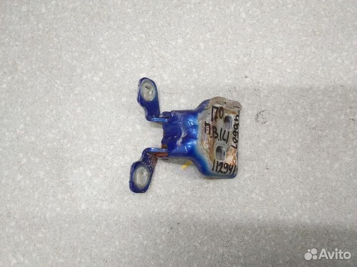 Петля двери передней левой верхняя Renault Logan 2