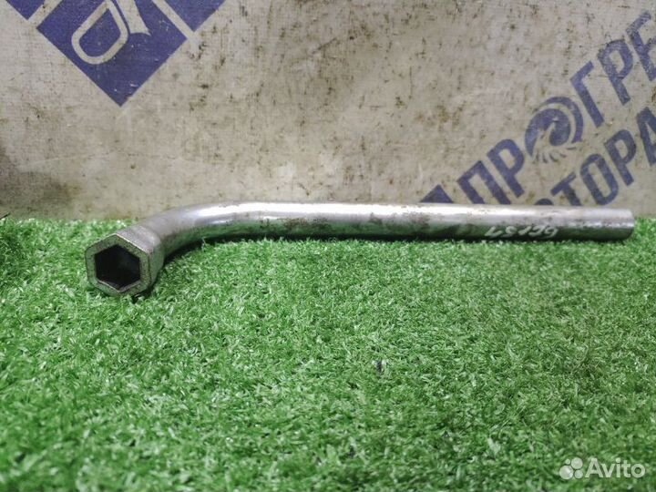 Балонный ключ Skoda Fabia хэтчбек 1.2 2008