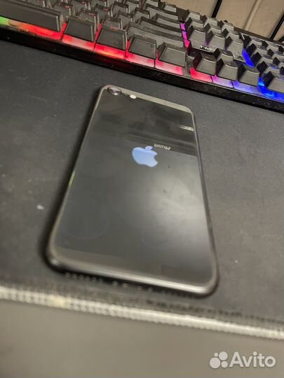 iPhone SE, 64 ГБ