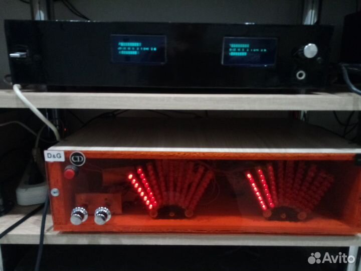 Подставка для радиоаппаратуры +аппаратура