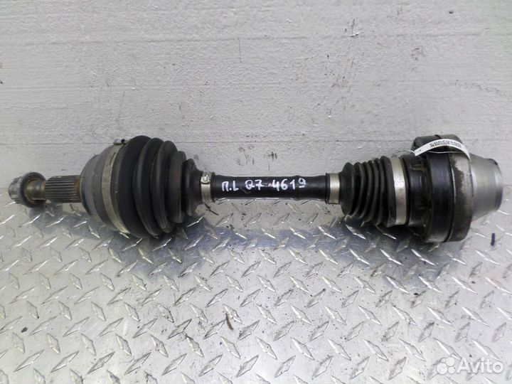 Полуось передняя L Audi Q7 4L 7L0407271C