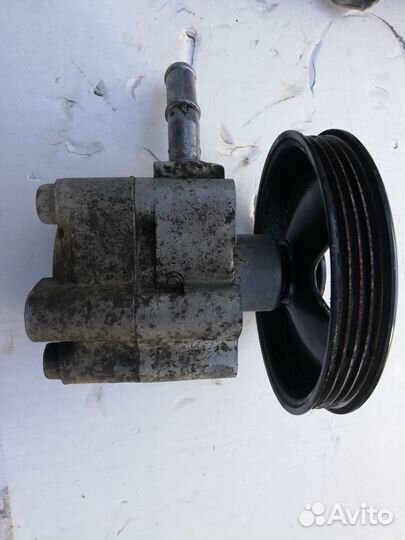 Насос гидроусилителя Nissan Almera (N16)