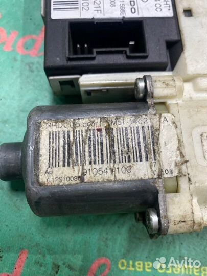 Моторчик стеклоподъемника задний правый Ford Focus