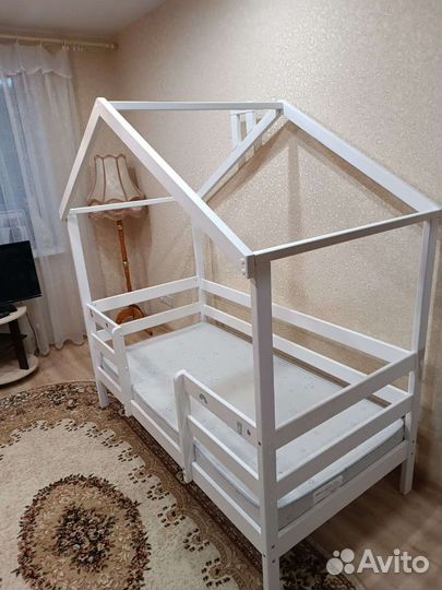 Детская кровать домик