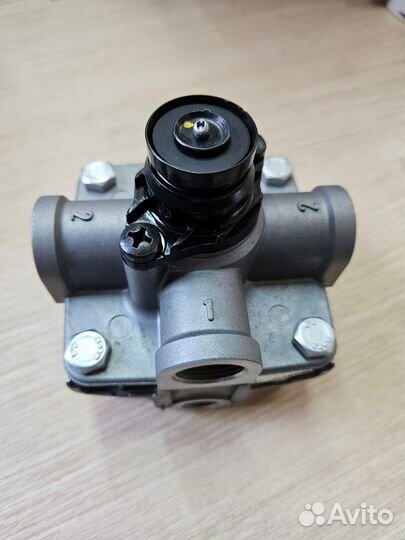 Клапан ускорительный DAF Iveco Scania Volvo