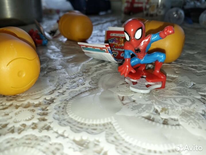Игрушки из киндера супергерои, кот Том, Аватар