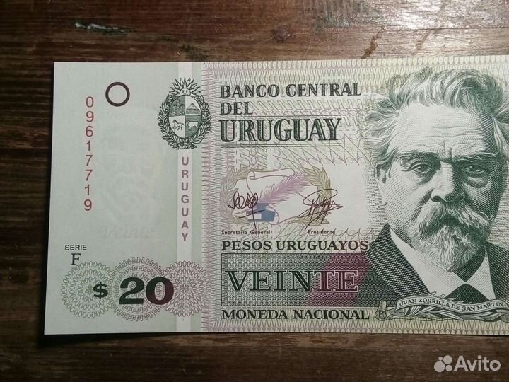 Банкнота Уругвай 20pesos 2011 г./ пресс