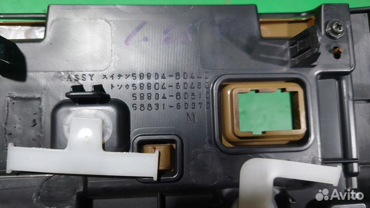 Накладка консоли центральной TLC200 toyota Land Cr