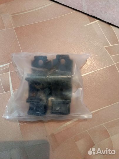 Продам крепления родиатора