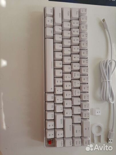 Механическая клавиатура на красных свичах